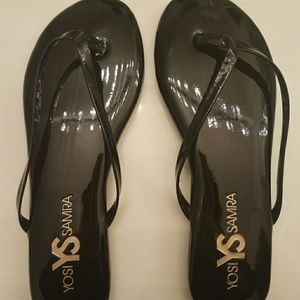 YOSI SAMRA Black Patent Flip Flop Size 6